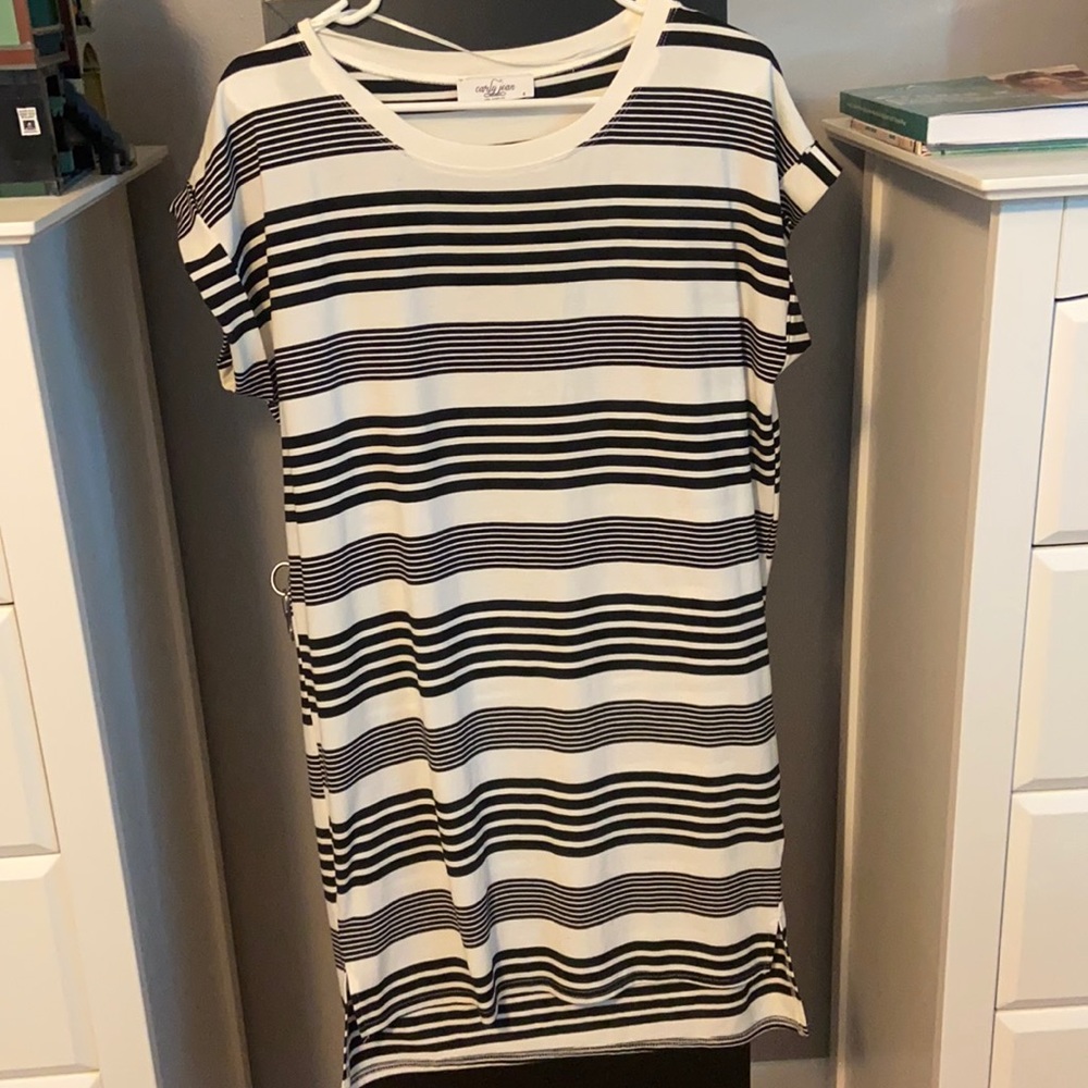 Carly Jean Los Angeles B&W T-shirt Dress